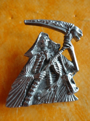 Pin faucheuse - pin's, faucheuse*