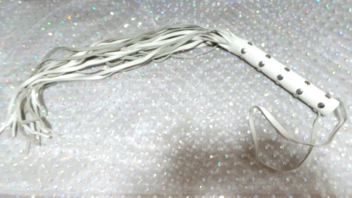 Fouet cuir blanc - en,
