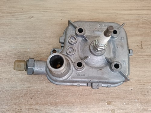Une culasse origine peugeot - culasse, 50