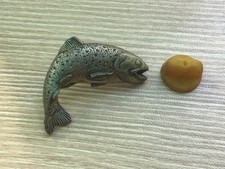 pins TRUITE signee BROWN