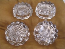 4 réhausseurs en verre moulé - modèle moyen - pour table, tablette, etc