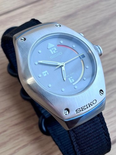 Operational rare seiko kinetic - operational,