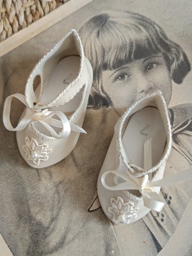Chaussures pour poupée