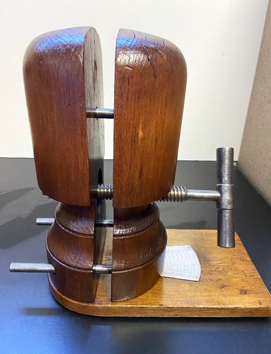 Ancien moule forme écarteur - moule,
