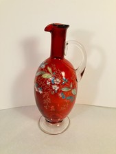 Carafe en verre teinté rouge
