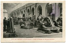 GUERRE.LE CREUSOT. USINES SCHNEIDER. ATELIER DE MONTAGE DES MACHINES ELECTRIQUES