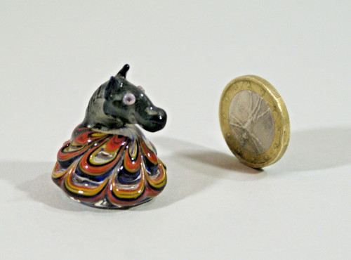 Tout petit cheval noir - petit,