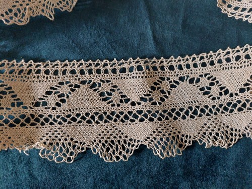 Dentelle aux fuseaux ancienne