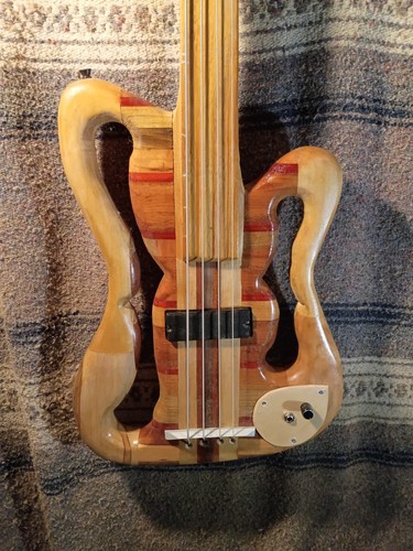 Right hand fretless bass - fretless,