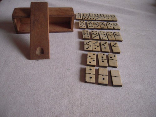 Jeu dominos anciens avec - jeu,