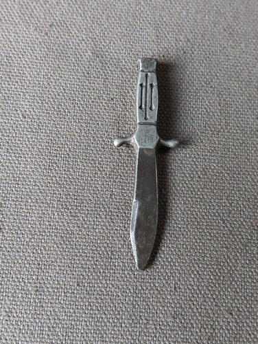 Couteau miniature fonte - en,