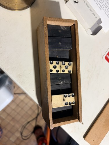 Jeu dominos ancien - dominos, →