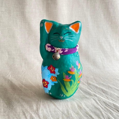 Beckoning cat papier mâché - beckoning,