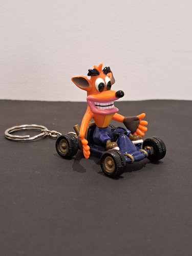 Crash bandicoot figurine - crash,