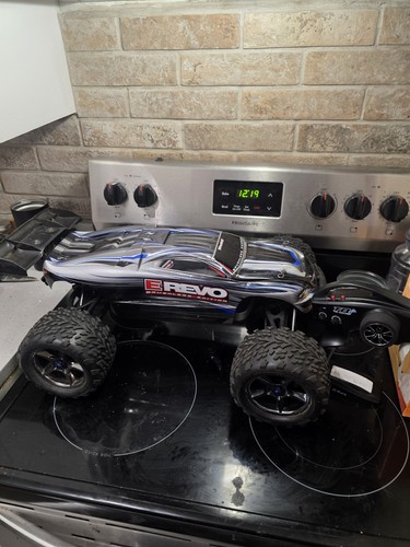 Traxxas revo 0 6s - 1.0,