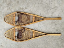 ancienne paire de raquettes à