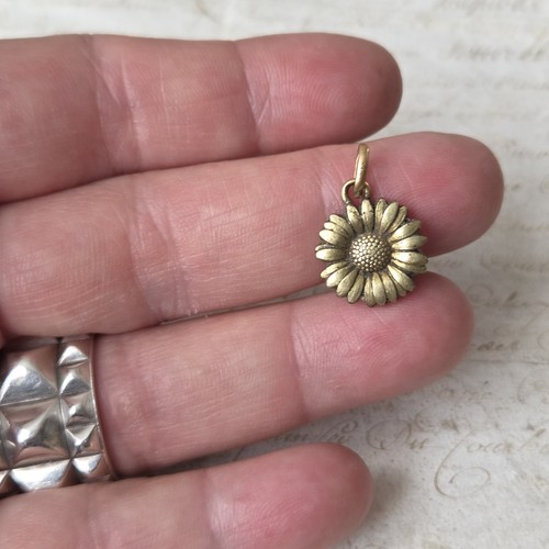 Pendentif médaille marguerite - pendentif,