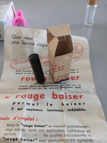 Ancien rouge lèvres - rouge,