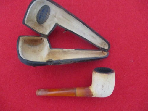 Pipe ecume dans son etui - pipe,