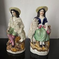 Staffordshire 2 Figurines