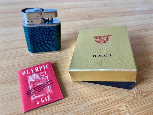 Ancien briquet gaz vintage - à,