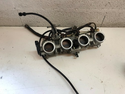Une rampe injection moteur - une, d