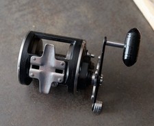 Moulinet vintage Penn 320 GTI