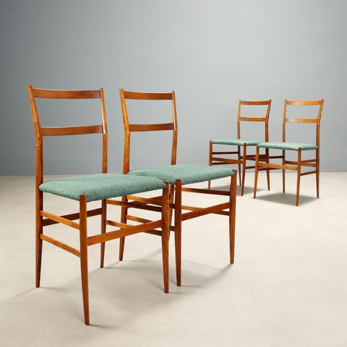 Chaises cassina 699 - chaises,