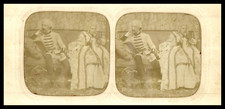 Homme et femme en costume 18e sur un banc, ca.1870, stéréo jour/nuit (French Tis