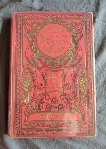 Jules verne voyage - au, centre