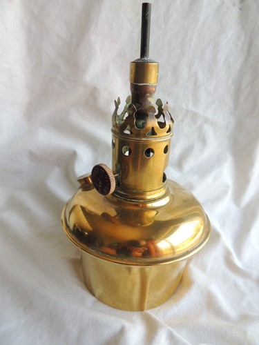 Ancienne lampe petrole tito - lampe, a