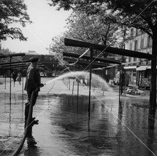 PHOTO PARIS  JET D'EAU Marché
