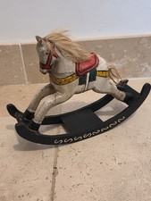Cheval En Bois À Bascule