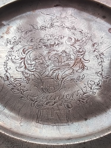 Plat étain xviiie décor - en,