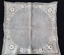 ANTIQUE LINEN BRIDAL HANDKERCHIEF EMBROIDERED ON LINEN 19TH CENTURY 49x 49 CM N°2
