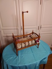 MAGNIFIQUE LIT DE POUPEE