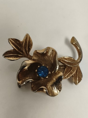 Broche ancienne fleur dorée
