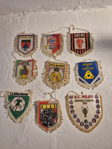 Lot fanions foot - de,