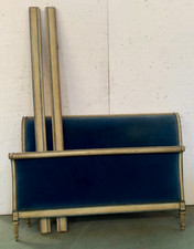 lit Louis XV à volute en hêtre patinée finement sculptée . XX siècle .