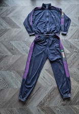 Jog and vintage Adidas jacket