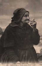 Old postcard 29 - Carantec (Finistère) - 267. Old woman smoking her pipe