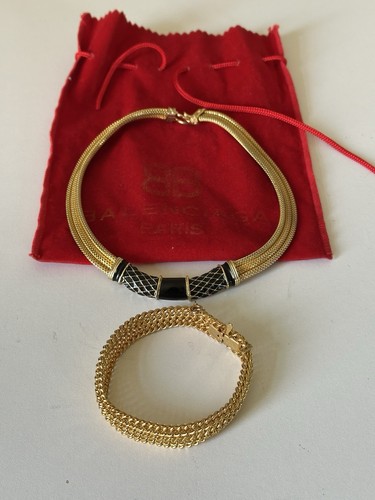 Parure collier ras coup - ras,