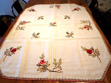 Linge ancien Nappe en  lin beige brodé de fleurs   ( ref 34 )