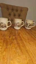 Trois mugs Staffordshire –
