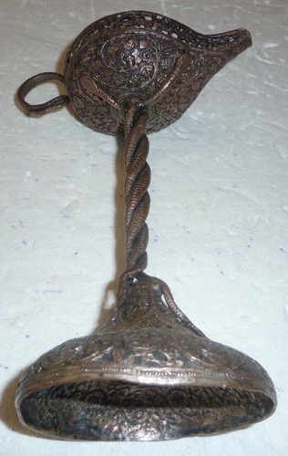 Lampe huile ajourée à - à,