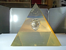 PYRAMIDE ORGONITE ? RÉSINE INCLUSION BOULE MÉTAL ARGENTÉ. Ésotérisme. Méditation