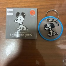 Porte-clés transparent brodé