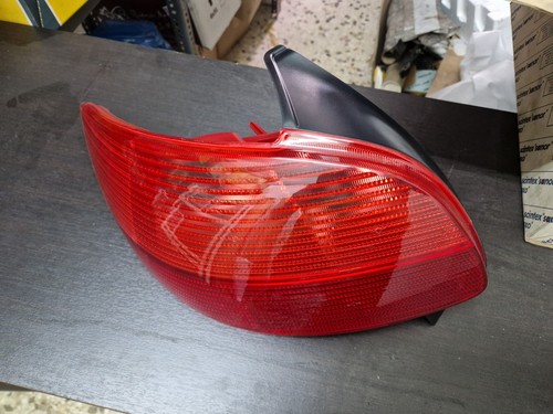 Peugeot 206 left tailight - 206,