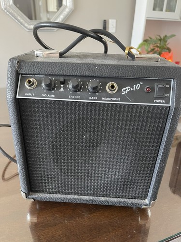 Fender amplifier - ,