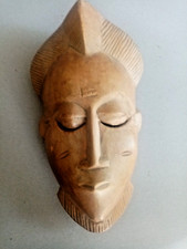 Masque ethnique Africain décoration murale h 36 cm L 18 cm épaisseur 7 cm 